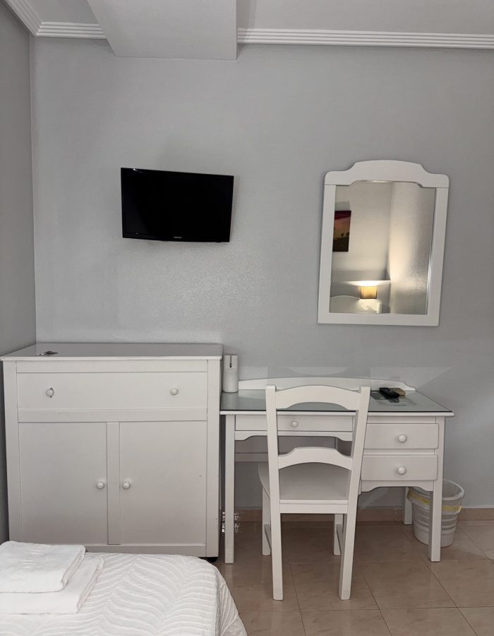 hotel-los-palacios-formentera-del-segura-habitacion-doble-dos-camas (4)